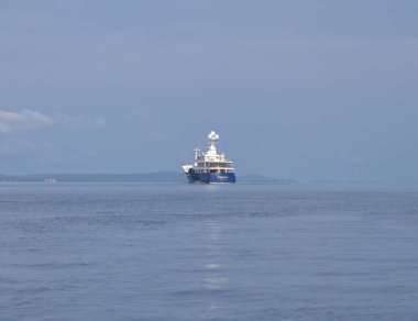 Hırvatistan 'ın Zadar limanının panoramik manzarası. Yat ve bulutlu bir gökyüzü. 