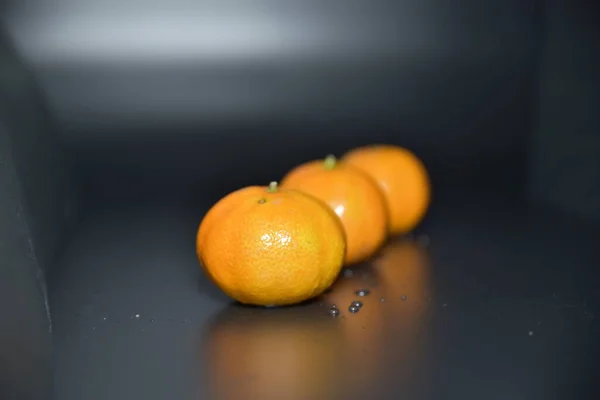 Modne Appelsiner Svart Bakgrunn – stockfoto