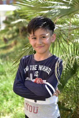 Parktaki küçük çocuk. 