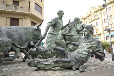 Pamplona 'daki San Fermine' lerin anısına heykel