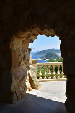 San Sebastian şehrinin dağının tepesinden bak.