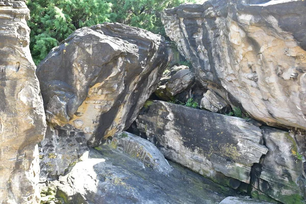 Πέτρες Μεγάλου Μεγέθους Και Ποικίλα Χρώματα — Φωτογραφία Αρχείου