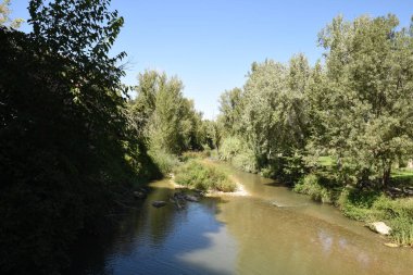 Doğanın ortasında sakin suları olan Alcais, İspanya