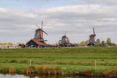 Hollanda 'daki Zaanse Schans' da yel değirmeni