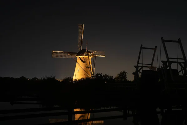 Oświetlone Wiatraki Światowe Dziedzictwo Kinderdijk Holandii — Zdjęcie stockowe