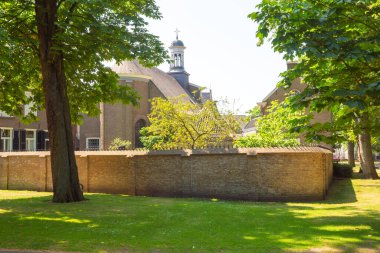 Breda, Hollanda - 06 16 2023: Breda şehrinin sokak manzarası
