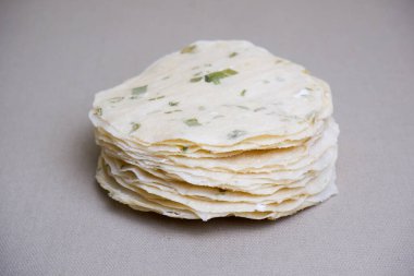 Bir yığın manyok krakeri.