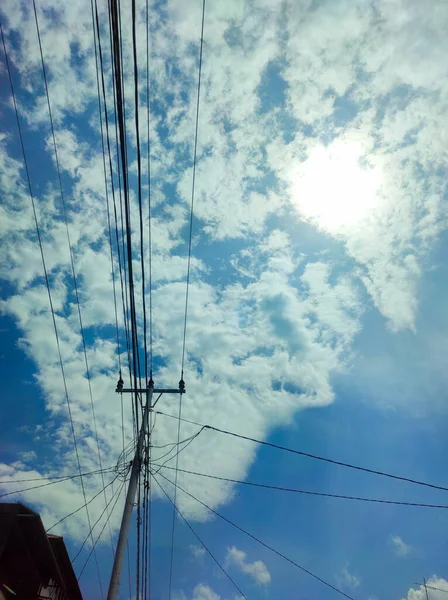 Poste Electricidad Con Cielo Azul Sol Fondo — Foto de Stock