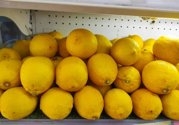 Zitronen Regal Eines Supermarktes Nahaufnahme — Stockfoto