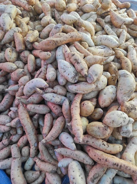 Surowe Słodkie Ziemniaki Sprzedaż Rynku — Zdjęcie stockowe