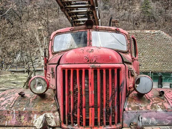 Viejo Camión Rojo Oxidado — Foto de Stock