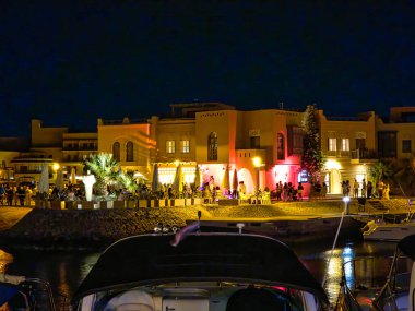 Tekne gece hayatı ve eğlence manzarası