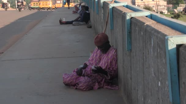 Mendigos Aparecem Nas Ruas Abuja Nigéria África Ocidental Tiro 2020 — Vídeo de Stock