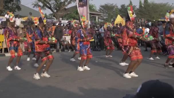 2022年12月4日 尼日利亚卡拉巴尔渡河 卡拉巴尔狂欢节 标志着非洲最大的街头派对和尼日利亚最具文化色彩 也是来自世界各地的尼日利亚人和游客的第一旅游目的地 — 图库视频影像