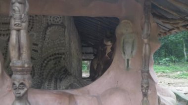 30 Mayıs 2023, osun osogbo Nijerya: Afrika ve Yoruba tanrıları ve tanrıçası. Nijerya 'da Yoruba, Obatala' ya, Esu 'ya, Ifa' ya, Sango 'ya, Orisa' ya tanrıları olarak tapar.