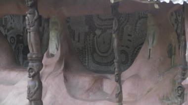 30 Mayıs 2023, osun osogbo Nijerya: Afrika ve Yoruba tanrıları ve tanrıçası. Nijerya 'da Yoruba, Obatala' ya, Esu 'ya, Ifa' ya, Sango 'ya, Orisa' ya tanrıları olarak tapar.