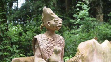 30 Mayıs 2023, osun osogbo Nijerya: Afrika ve Yoruba tanrıları ve tanrıçası. Nijerya 'da Yoruba, Obatala' ya, Esu 'ya, Ifa' ya, Sango 'ya, Orisa' ya tanrıları olarak tapar.