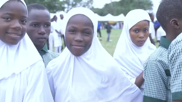 Апреля 2022 Года Макурди Штат Бенуэ Нигерия Африканские Школьники Ходят — стоковое видео