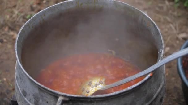 2022年5月24日 ラゴス ナイジェリア アフリカのシェフがナイジェリアの人気料理とスープを調理 — ストック動画