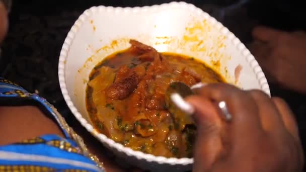 Mai 2022 Lagos Nigeria Afrikanischer Koch Kocht Und Bereitet Nigerias — Stockvideo