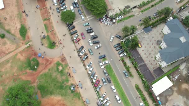 2021年5月4日 尼日利亚拉各斯 交通堵塞或汽车崩溃 以及汽车在非洲高速路上行驶 — 图库视频影像