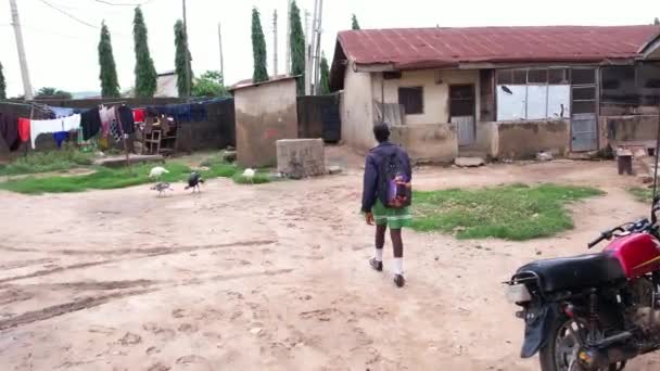 April 2022 Makurdi Benue State Nigeria Afrikanska Skolbarn Går Längs — Stockvideo