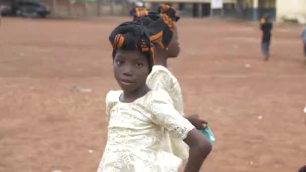 2023年4月12日 ナイジェリアのマクルディ ベネズエラ カメラの前に美しい顔を持つアフリカのナイジェリアの子供たち — ストック動画
