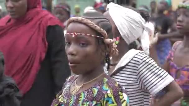 2023年5月27日 尼日利亚阿布贾Jikwoyi 非洲学校传统文化舞蹈家在非洲公立学校表演 — 图库视频影像