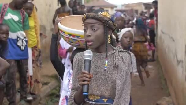 2023年5月27日 尼日利亚阿布贾Jikwoyi 非洲学校传统文化舞蹈家在非洲公立学校表演 — 图库视频影像