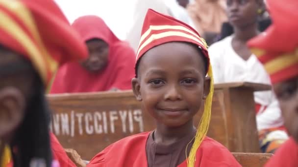 Afrika Nın Yüzleri Nijerya Okulları Mezuniyet Töreni Sırasında — Stok video