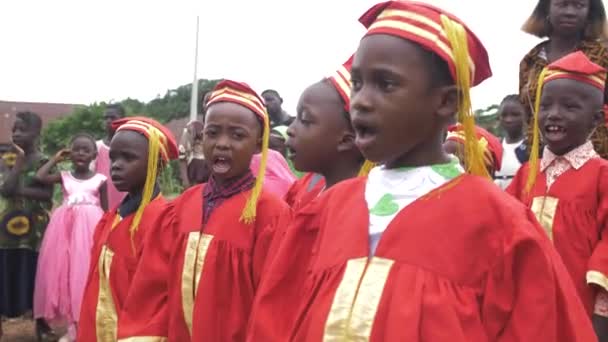 アフリカの顔 ナイジェリアの学校 彼らの卒業式中に — ストック動画