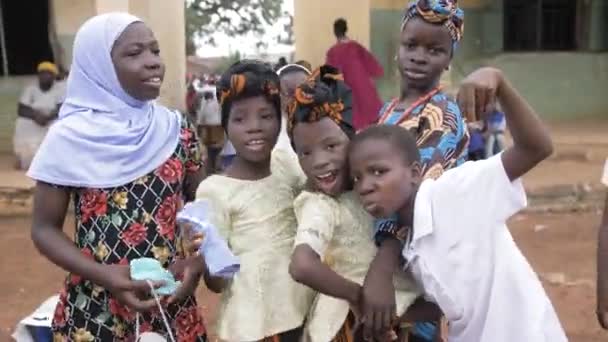 2023年4月12日 ナイジェリアのマクルディ ベネズエラ 美しい顔を持つアフリカの村の子供たち アフリカの顔は ナイジェリアで援助の手を必要としています — ストック動画