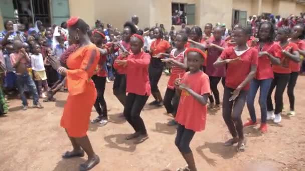 2023年5月27日 尼日利亚阿布贾Jikwoyi 非洲公立学校传统文化舞蹈家表演 — 图库视频影像