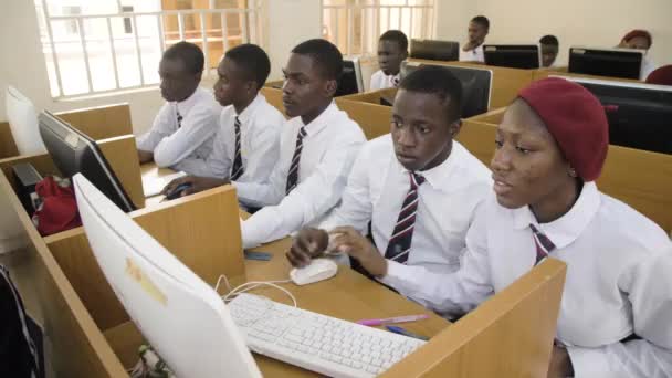 Srpna 2023 Abuja Nigérie Afrika Nigérie Sedí Před Počítačem Dělá — Stock video
