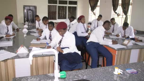 Agosto 2023 Abuja Nigéria Estudantes África Nigéria Aprendem Sala Aula — Vídeo de Stock
