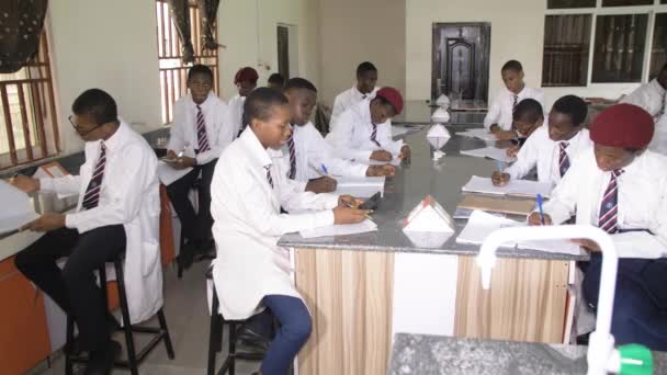 Серпня 2023 Абуджа Нігерія Африканські Студенти Нігерії Навчаються Лекційній Кімнаті — стокове відео