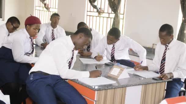 Agosto 2023 Abuja Nigeria Los Estudiantes África Nigeria Aprenden Sala — Vídeos de Stock