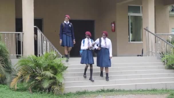 August 2023 Abuja Nigeria Studentengruppe Auf Dem Schulcampus Diskutiert Und — Stockvideo