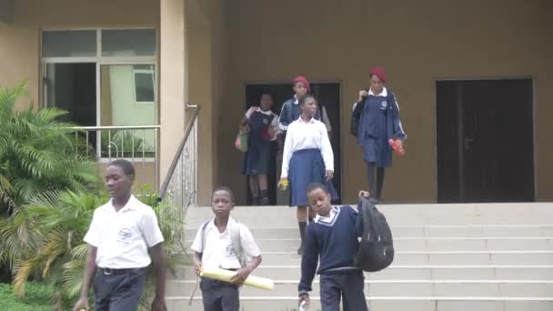 Augustus 2023 Abuja Nigeria Studenten Campus Discussiëren Lopen Samen — Stockvideo