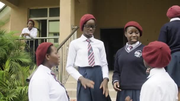 27Th August 2023 Abuja Nigeria Group Students School Campus Discussing — Stock Video