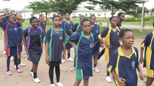 Sierpnia 2023 Abuja Nigeria Dzieci Szkolne Wykonujące Ćwiczenia Choreograficzne Sportowe — Wideo stockowe