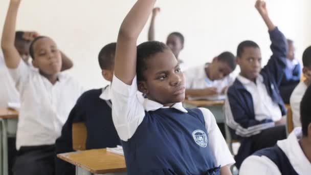 2022년 27일 아프리카 나이지리아 아프리카 나이지리아 학생들은 강의실에서 배우고 노트를 — 비디오