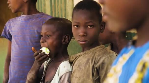 Enero 2024 Gwalada Nigeria Niña Desnutrida Debido Pobreza Extrema Hambre — Vídeos de Stock