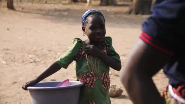 Enero 2024 Gwalada Nigeria Niña Desnutrida Debido Pobreza Extrema Hambre — Vídeo de stock