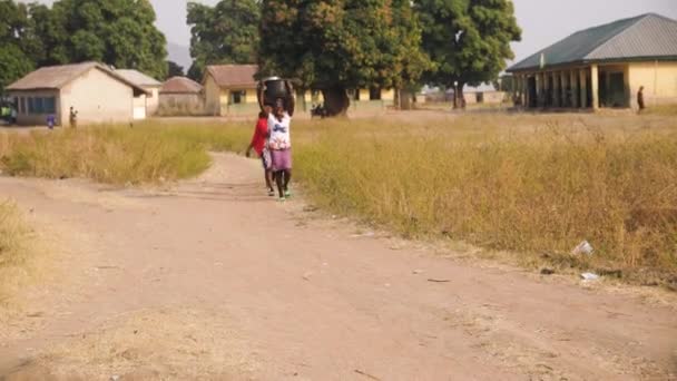 Jan 2024 Gwalada Nigeria Niña Desnutrida Debido Pobreza Extrema Hambre — Vídeo de stock