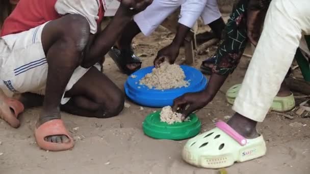 2024年7月19日 尼日利亚Gwalada 尼日利亚非洲因极端贫穷 干旱和气候变化而营养不良的儿童 非洲农村儿童生活条件差非洲的贫困饥饿 — 图库视频影像
