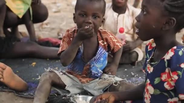 2024年7月19日 尼日利亚Gwalada 尼日利亚非洲因极端贫穷 干旱和气候变化而营养不良的儿童 非洲农村儿童生活条件差非洲的贫困饥饿 — 图库视频影像