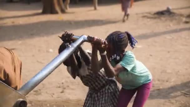 Ocak 2024 Gwalada Nijerya Afrikalı Çocuklar Kadınlar Kırsal Bölgelerde Içme — Stok video