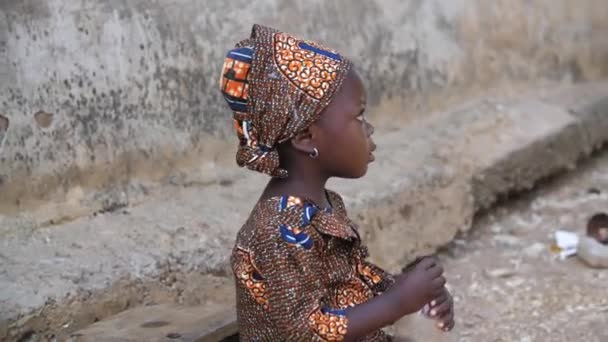 Enero 2024 Gwalada Nigeria Niña Desnutrida Debido Pobreza Extrema Hambre — Vídeo de stock