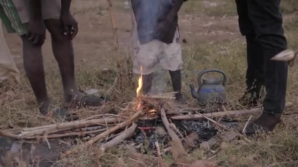 Enero 2024 Gwalada Nigeria Niños Pobres Africanos Calientan Con Fuego — Vídeos de Stock